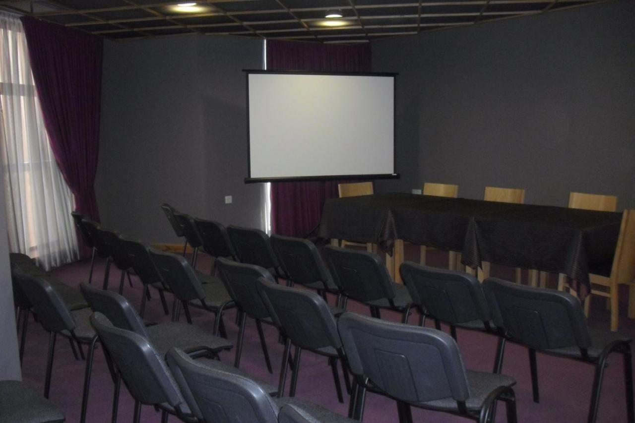 Universal Hotel Dupnica Zewnętrze zdjęcie