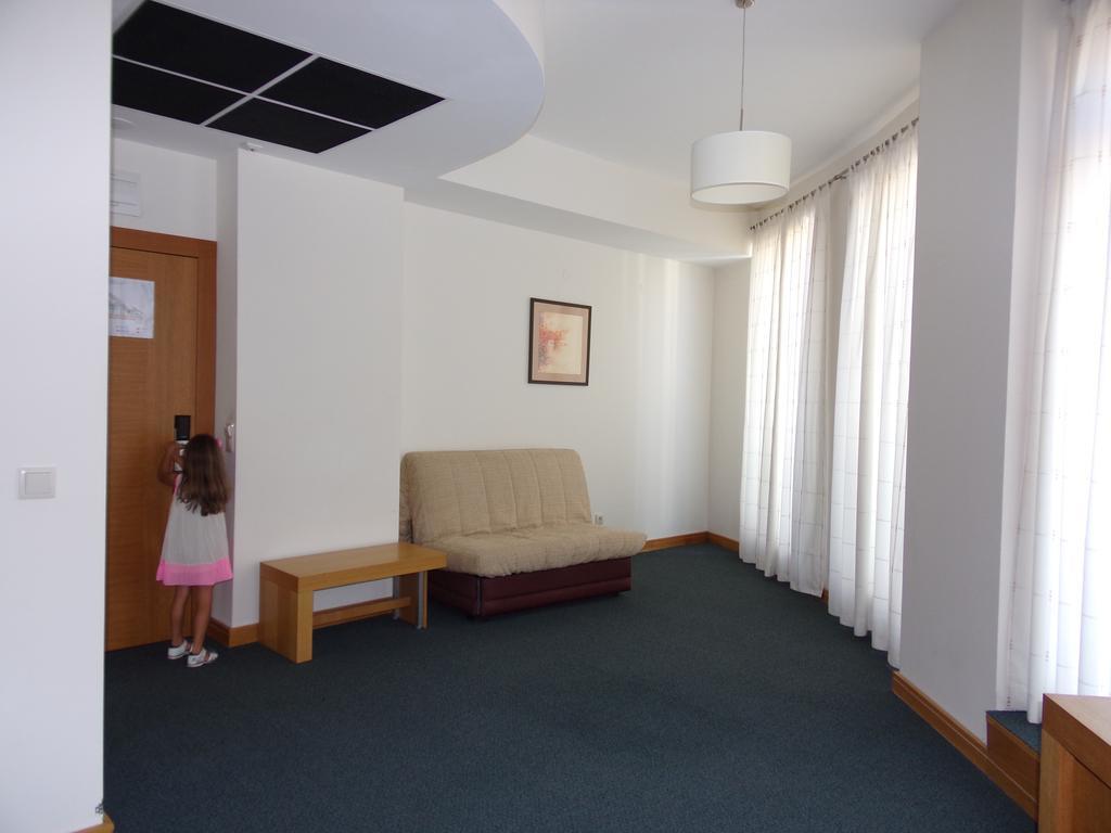 Universal Hotel Dupnica Zewnętrze zdjęcie