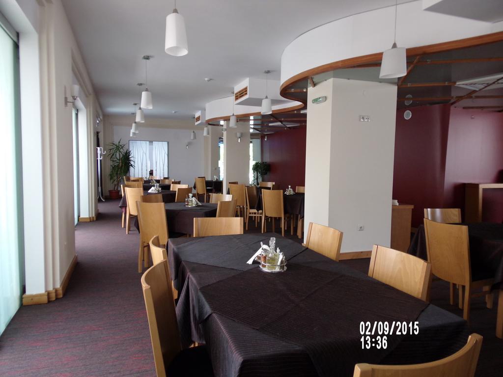 Universal Hotel Dupnica Zewnętrze zdjęcie
