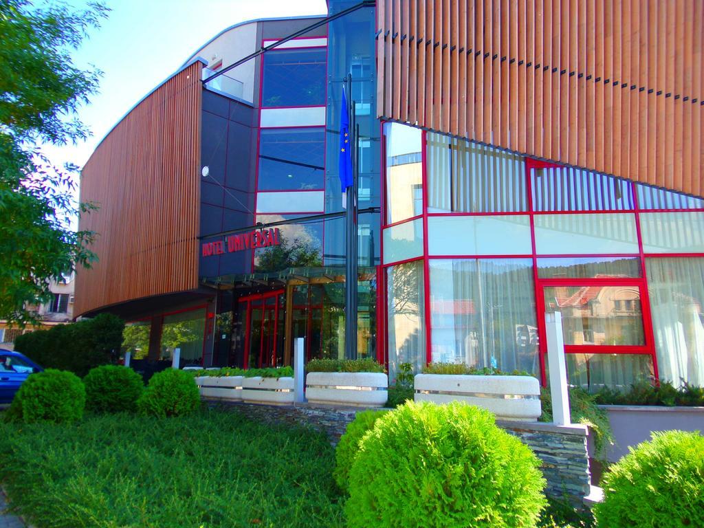 Universal Hotel Dupnica Zewnętrze zdjęcie