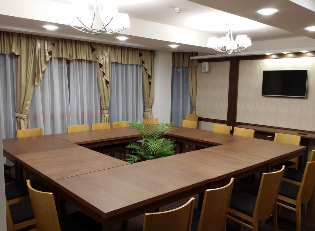 Universal Hotel Dupnica Zewnętrze zdjęcie