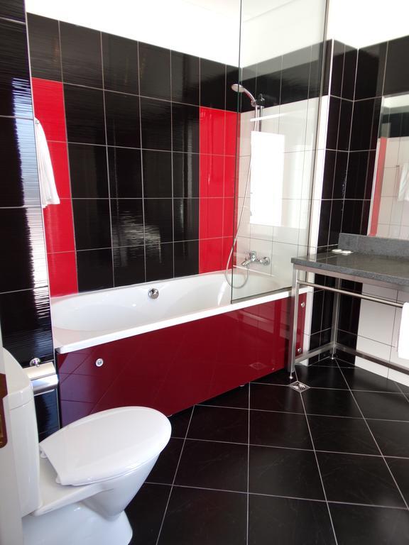 Universal Hotel Dupnica Zewnętrze zdjęcie