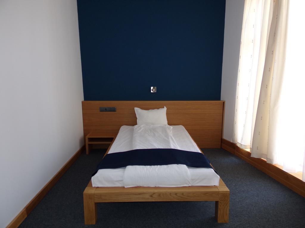 Universal Hotel Dupnica Zewnętrze zdjęcie