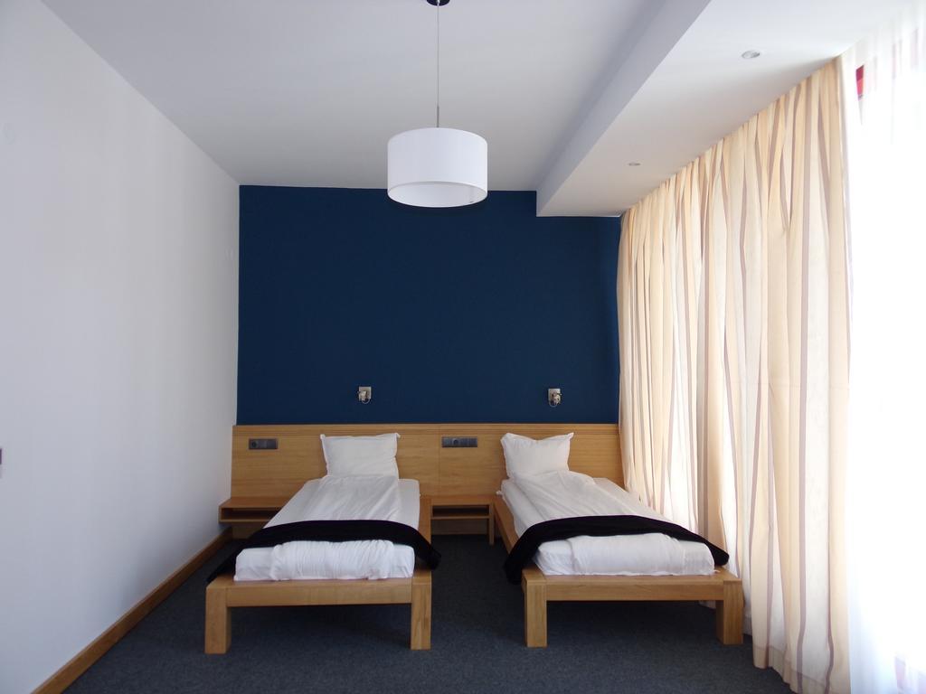 Universal Hotel Dupnica Zewnętrze zdjęcie