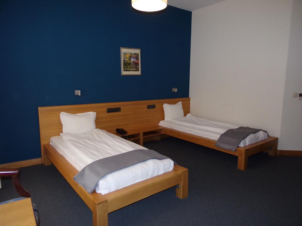 Universal Hotel Dupnica Zewnętrze zdjęcie