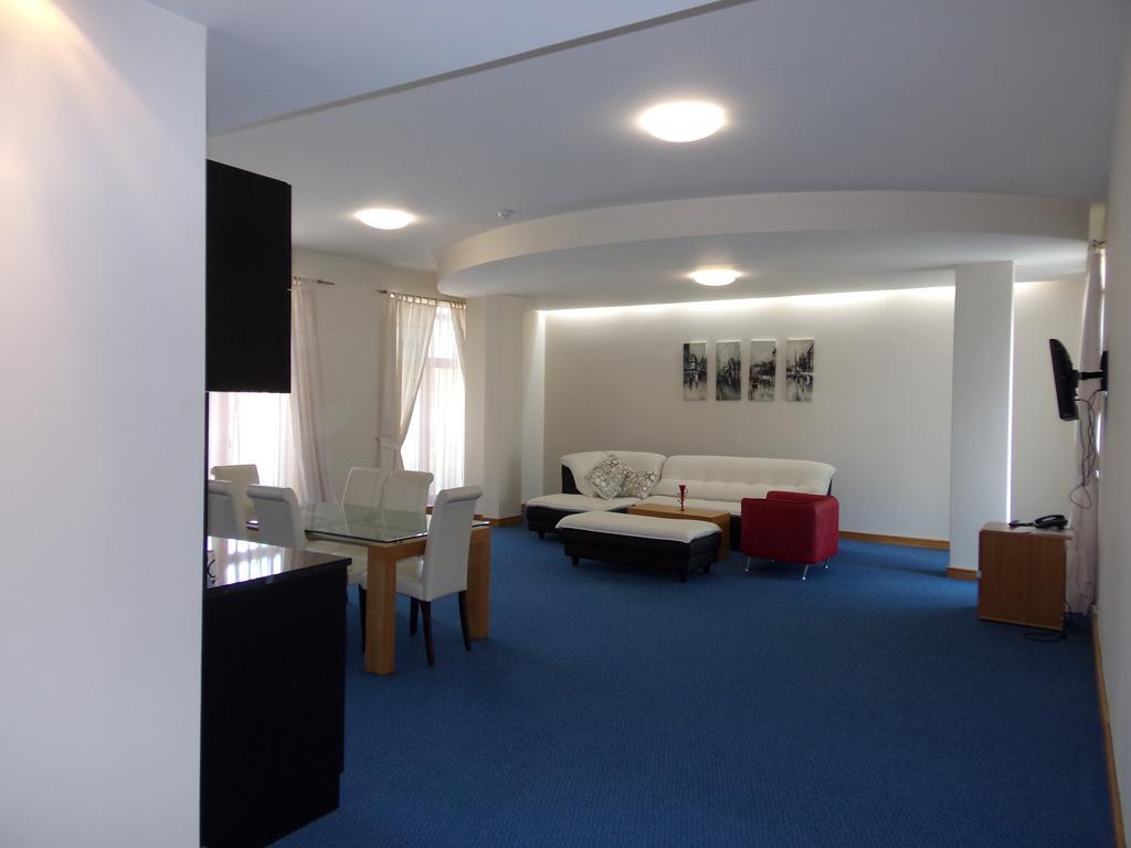 Universal Hotel Dupnica Zewnętrze zdjęcie